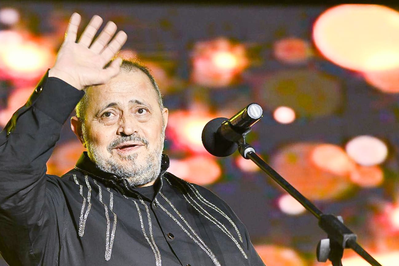 ليلة طربية لـ سلطان الطرب بالإسكندرية تذيب برودة الشتاء |صور