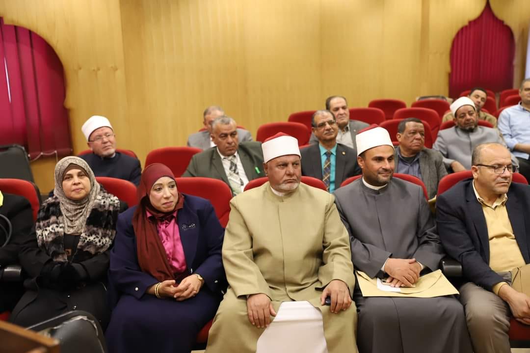 رئيس قطاع المعاهد الأزهرية يكرم المتميزين من مديري التعليم الثانوي بالمناطق الأزهرية 