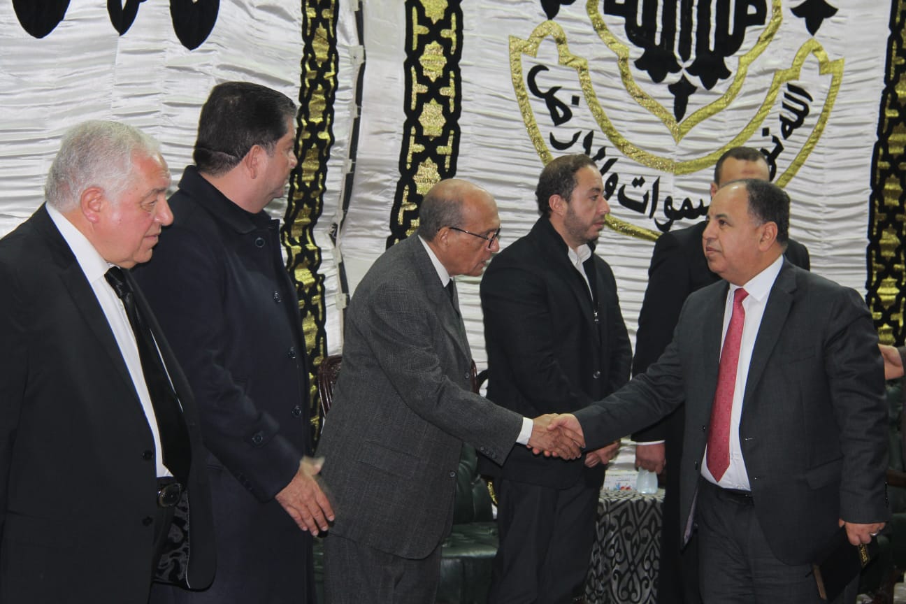 صور من عزاء خال محافظ البنك المركزي