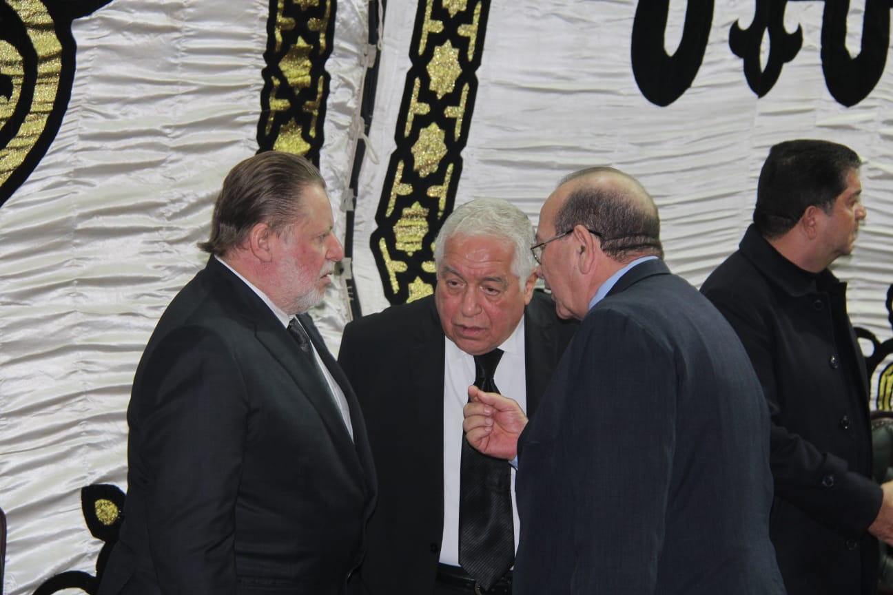 صور من عزاء خال محافظ البنك المركزي