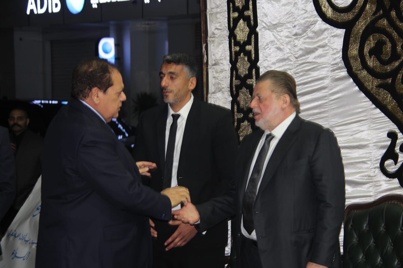 صور من عزاء خال محافظ البنك المركزي