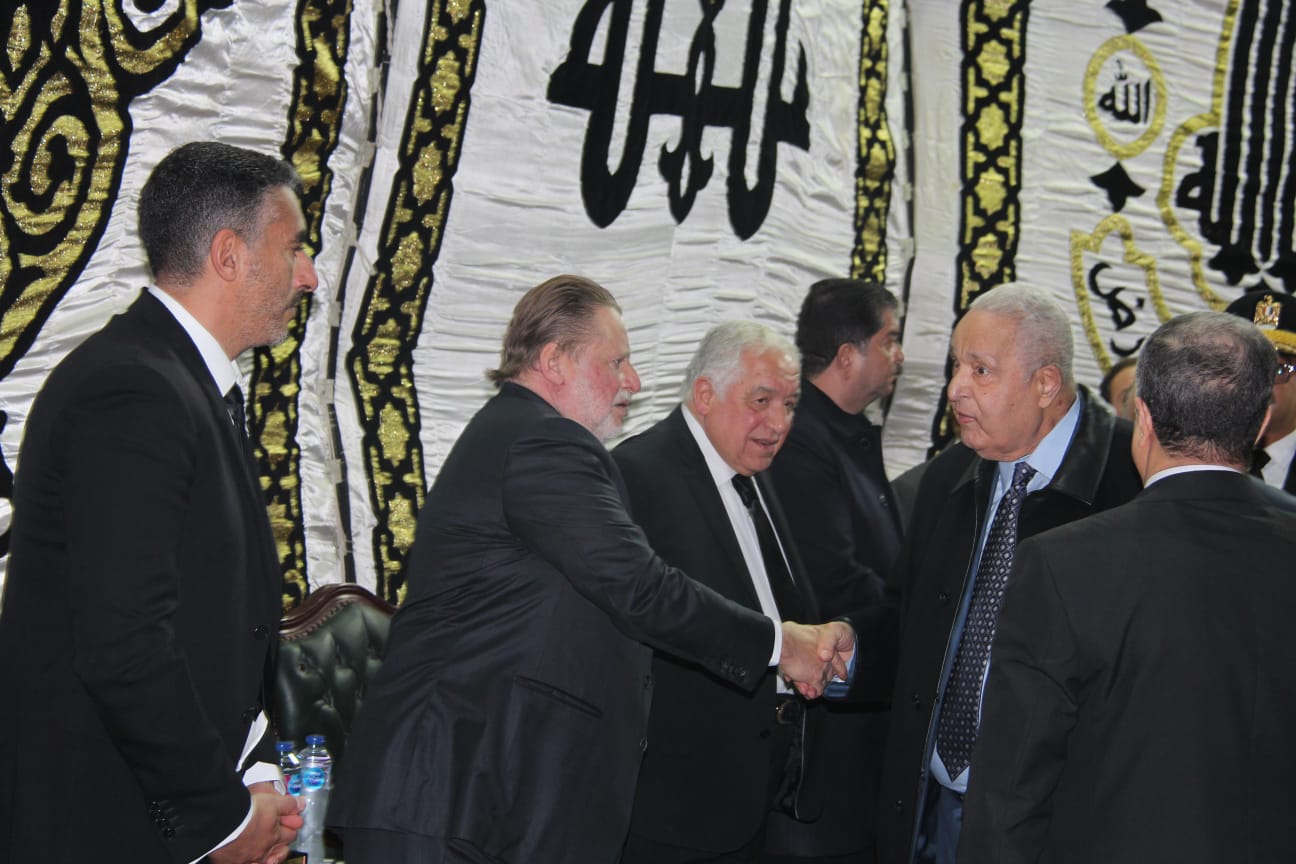 صور من عزاء خال محافظ البنك المركزي