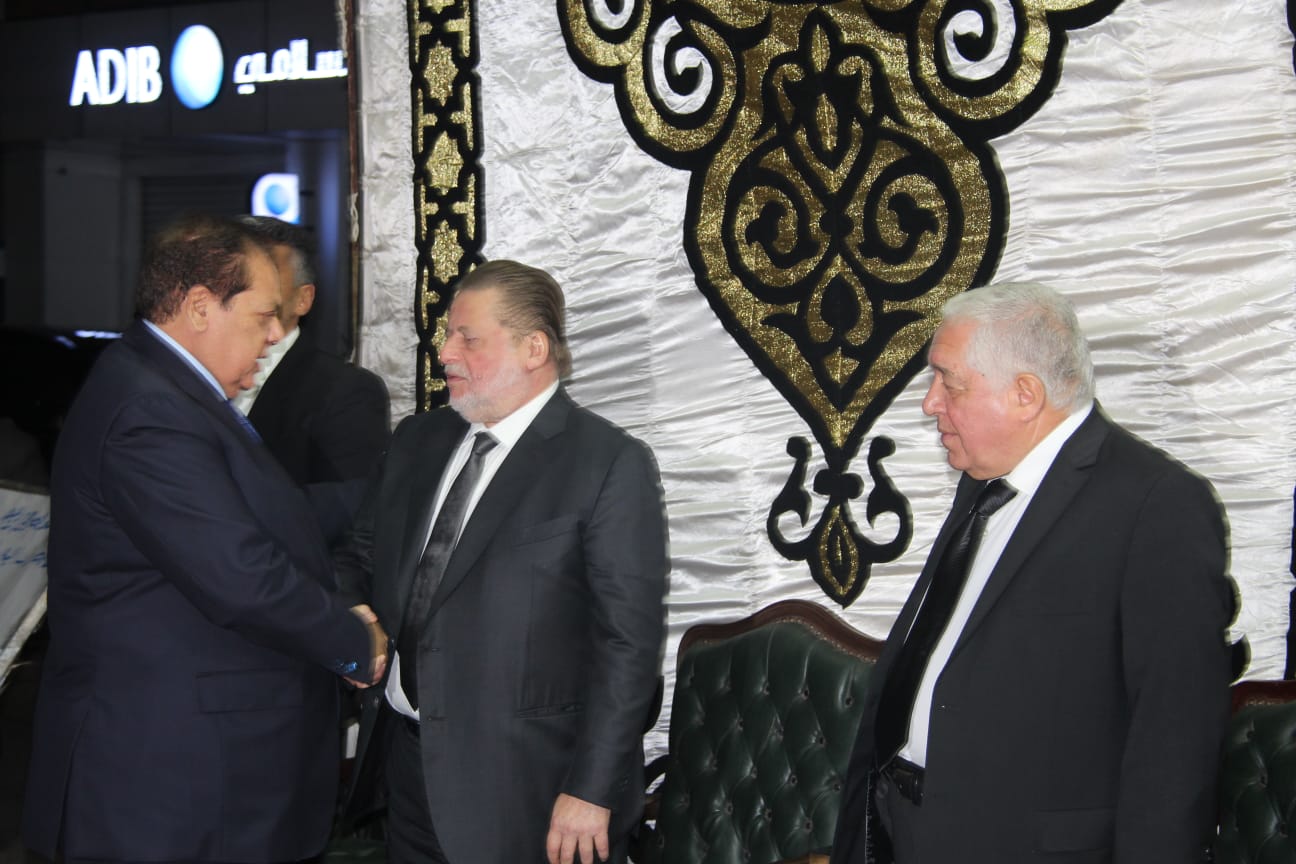 صور من عزاء خال محافظ البنك المركزي