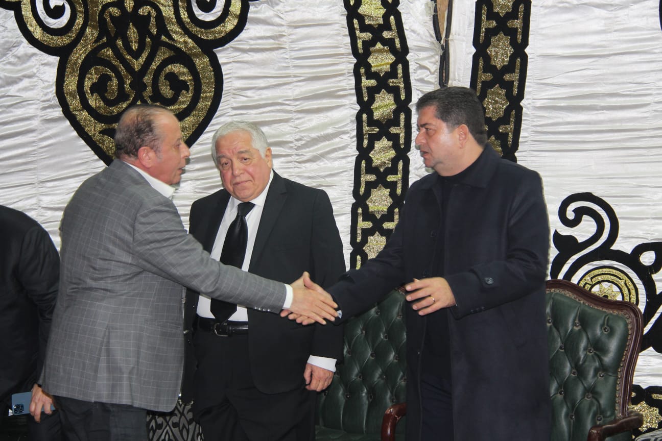 صور من عزاء خال محافظ البنك المركزي