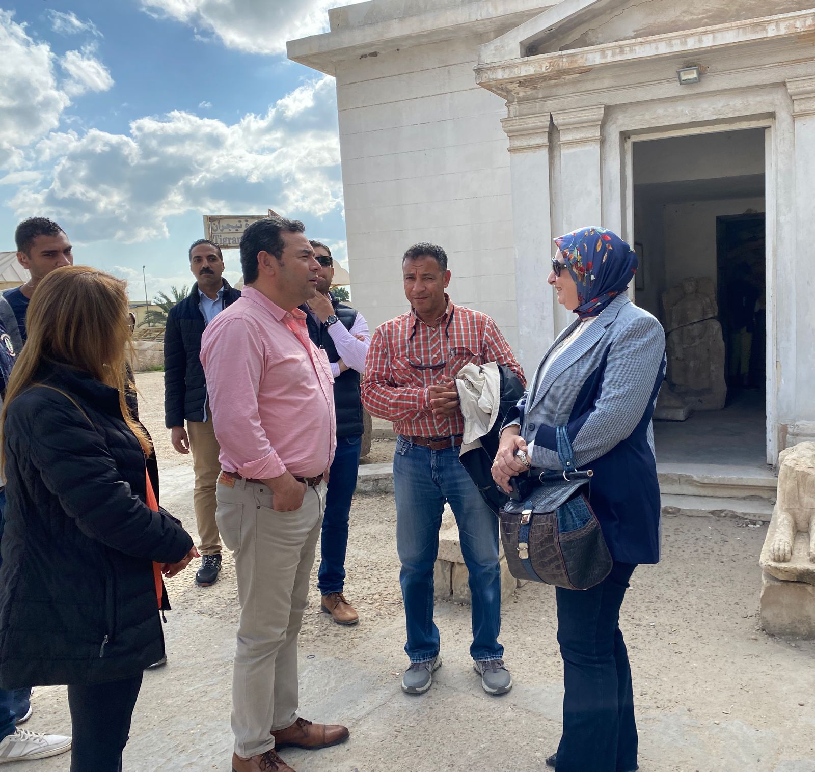 رئيس غواتيمالا السابق يزور كوم الشقافة بالإسكندرية 