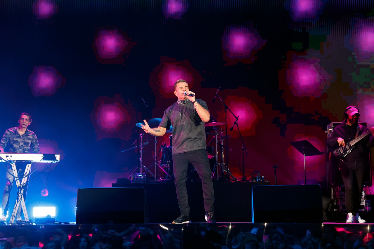 حفل عمرو دياب في مهرجان ميدل بيست بـ قطر (3)