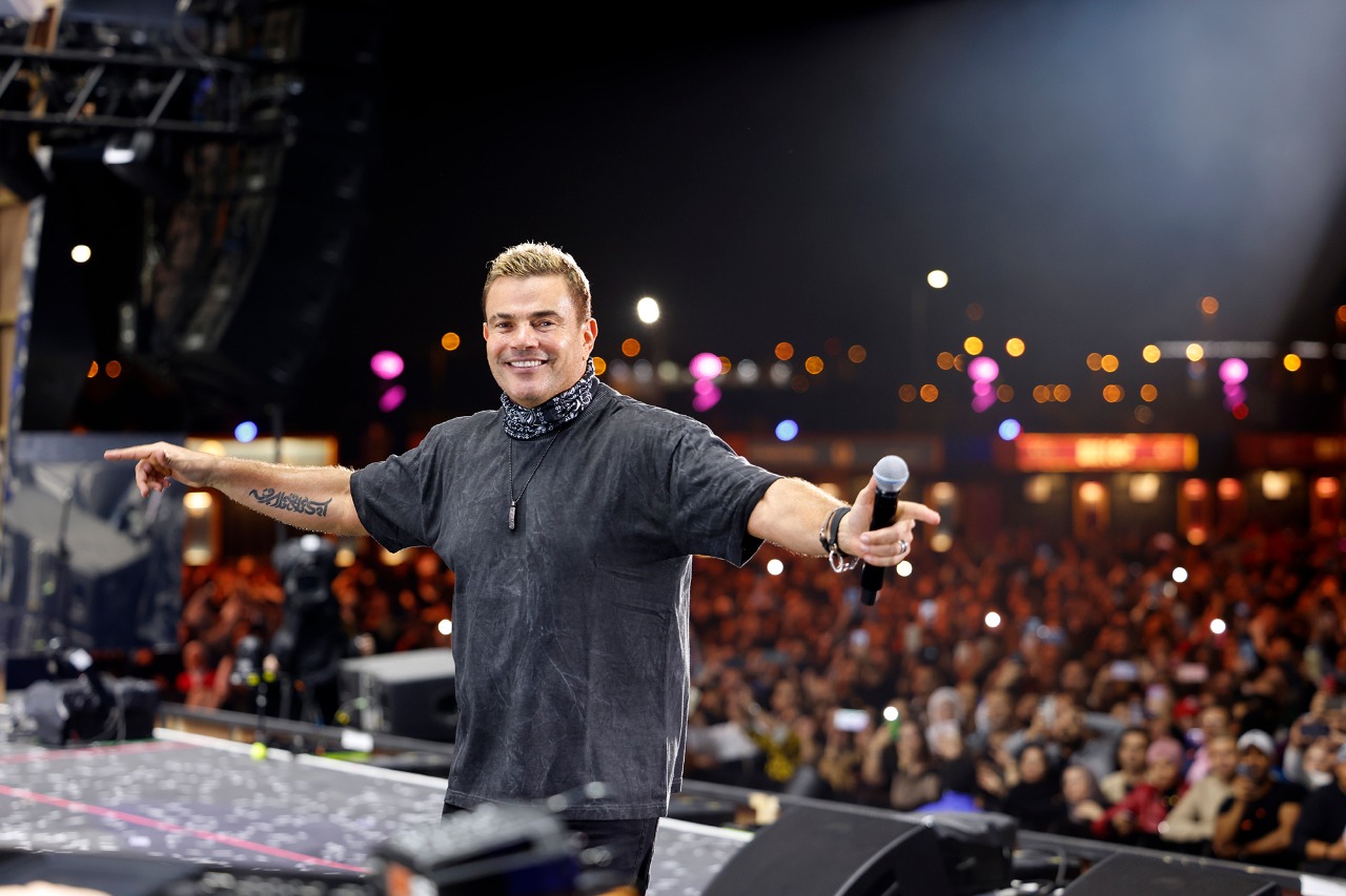 حفل عمرو دياب في مهرجان ميدل بيست بـ قطر (7)