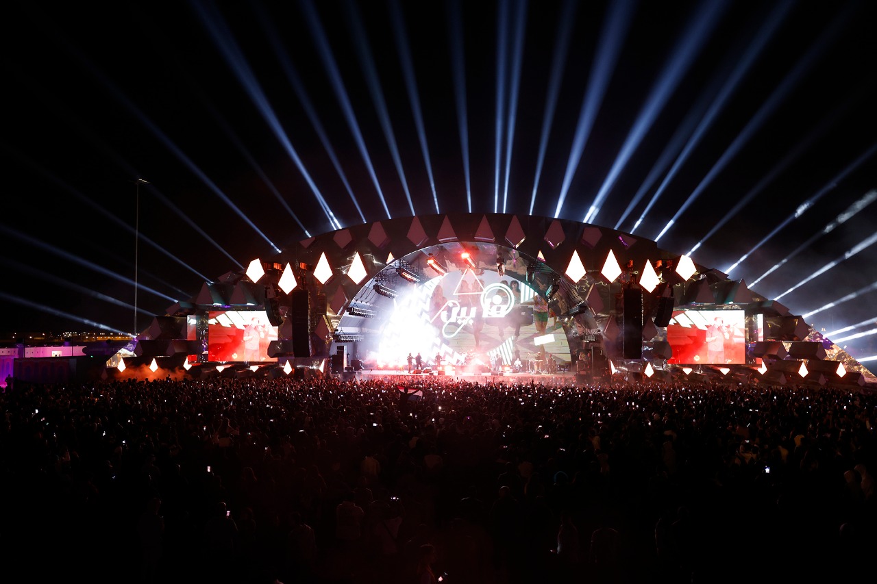 حفل عمرو دياب في مهرجان ميدل بيست بـ قطر (10)