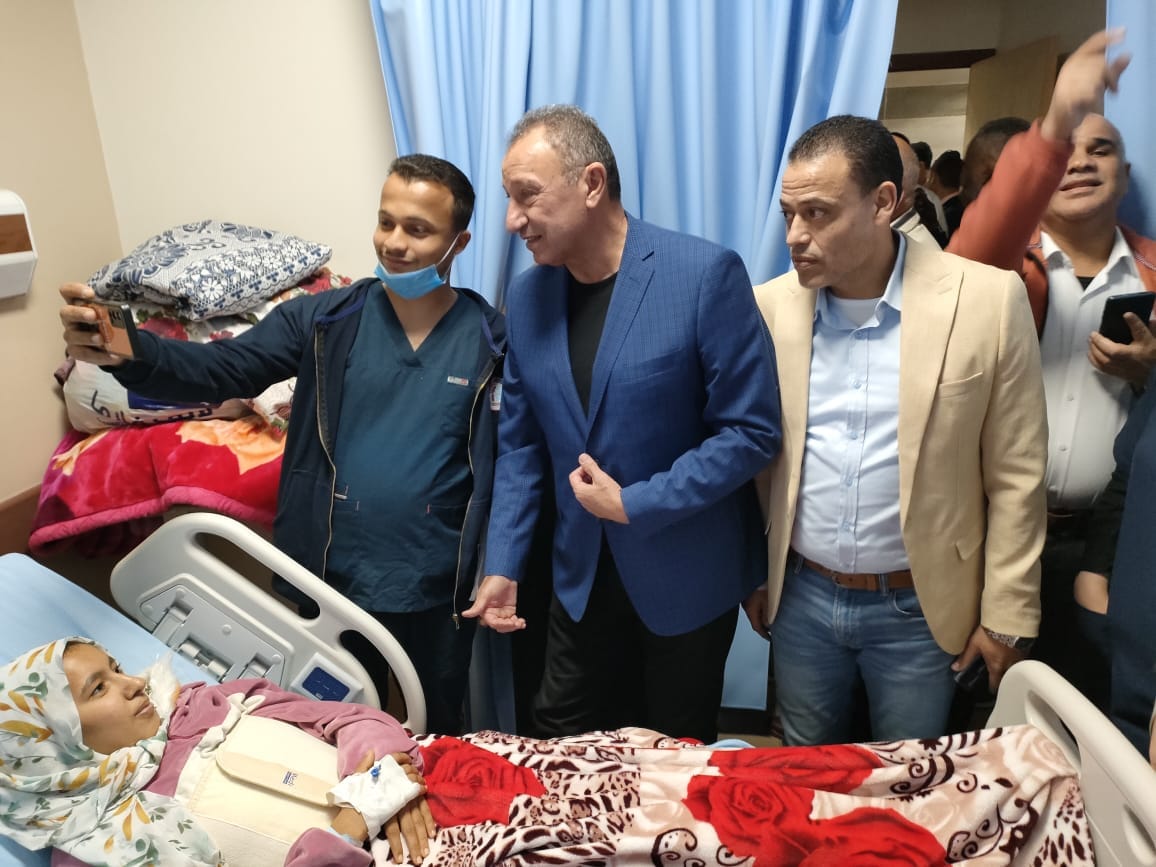 زيارة رئيس النادي الأهلي لمستشفى العاشر من رمضان الجامعي 