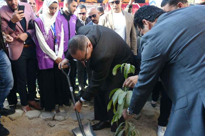 زيارة وزير الشباب والرياضة للشرقية 04