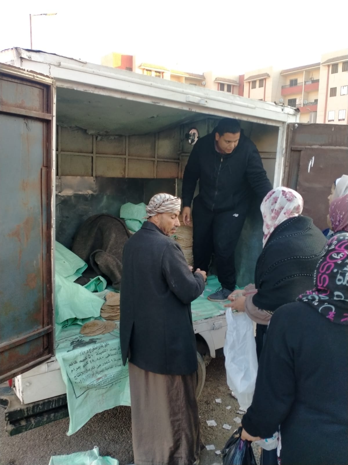 سيارات الخبز بالعاشر من رمضان 04