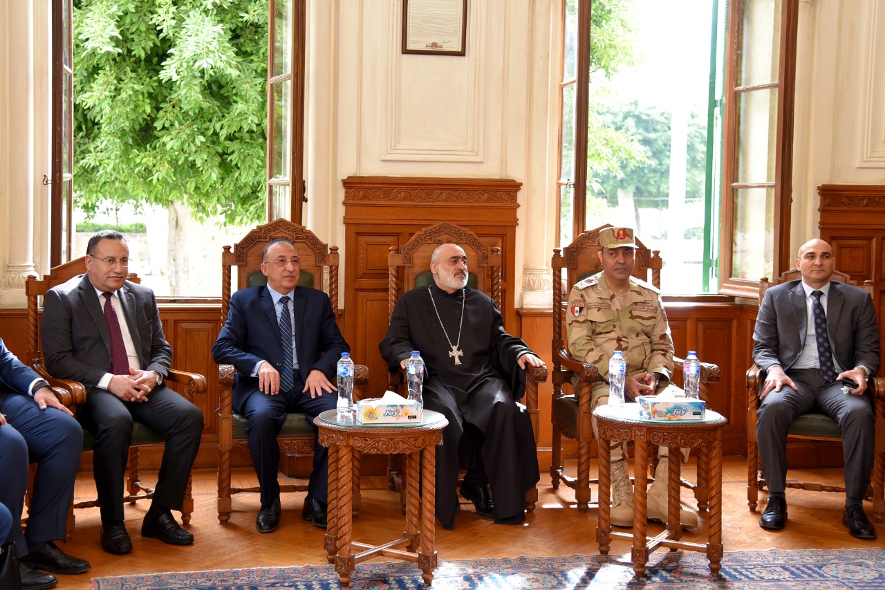 محافظ الإسكندرية يشارك الإخوة الأقباط باحتفالات عيد الميلاد 