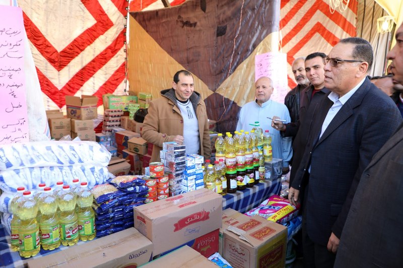 محافظ الشرقية يتفقد معرض أهلا رمضان في أبو حماد