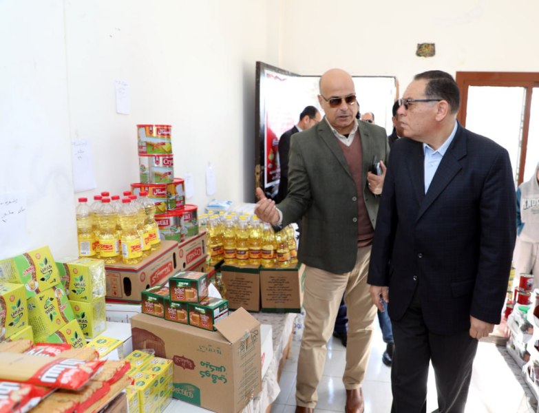 محافظ الشرقية يتفقد معرض أهلا رمضان في القرين