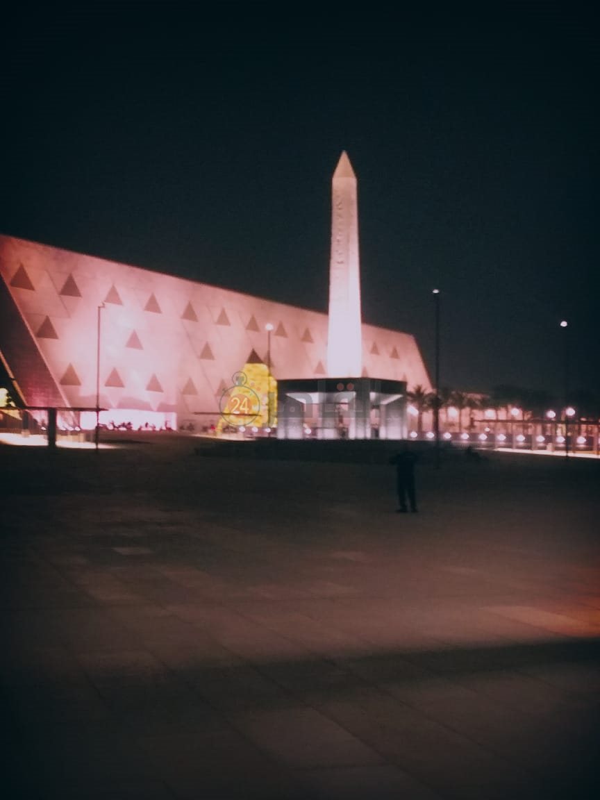 ننشر الصور النهائية للمسلة المعلقة وواجهة المتحف المصري الكبير بعد الانتهاء منهما (2)