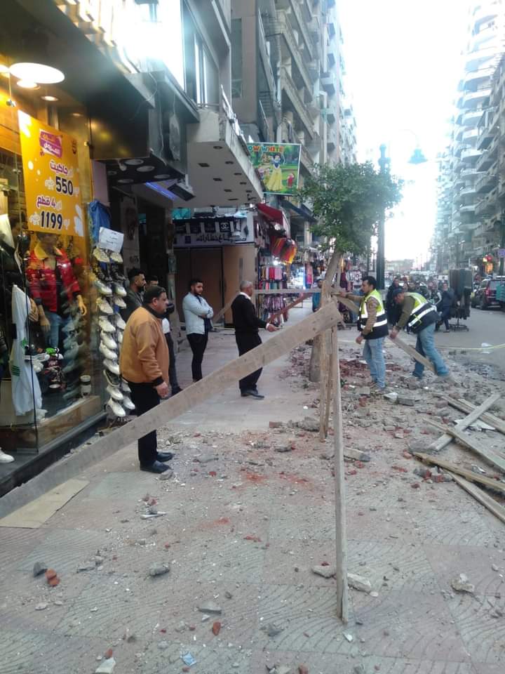 انهيار جزئي لعقارين في الإسكندرية