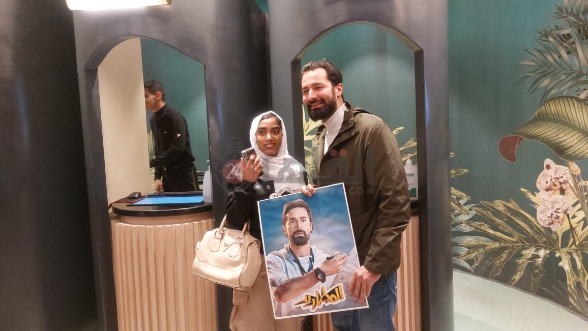 أحمد حاتم يحتفل مع جمهوره بعرض فيلم المطاريد (3)