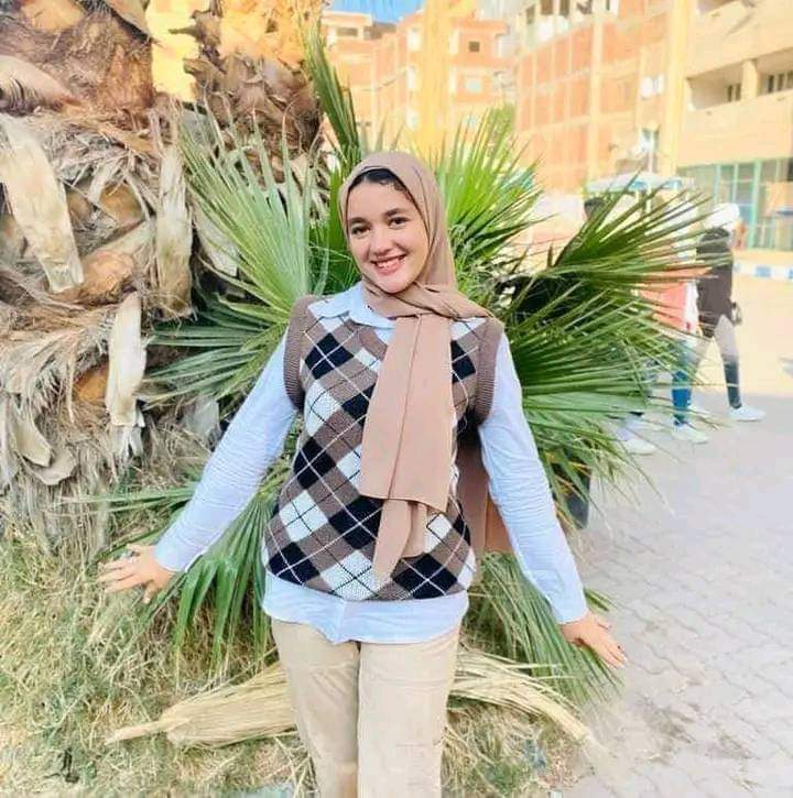 الفتاة دنيا