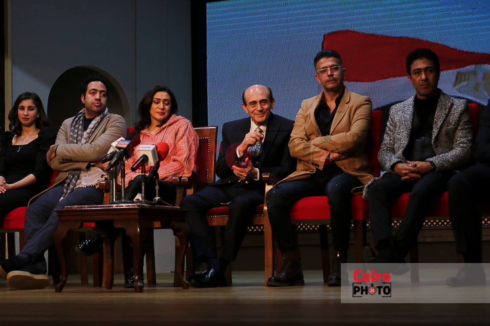 محمد صبحي من الؤتمر الصحفي الخاص بمسرحية عيلة اتعملها بلوك (4)