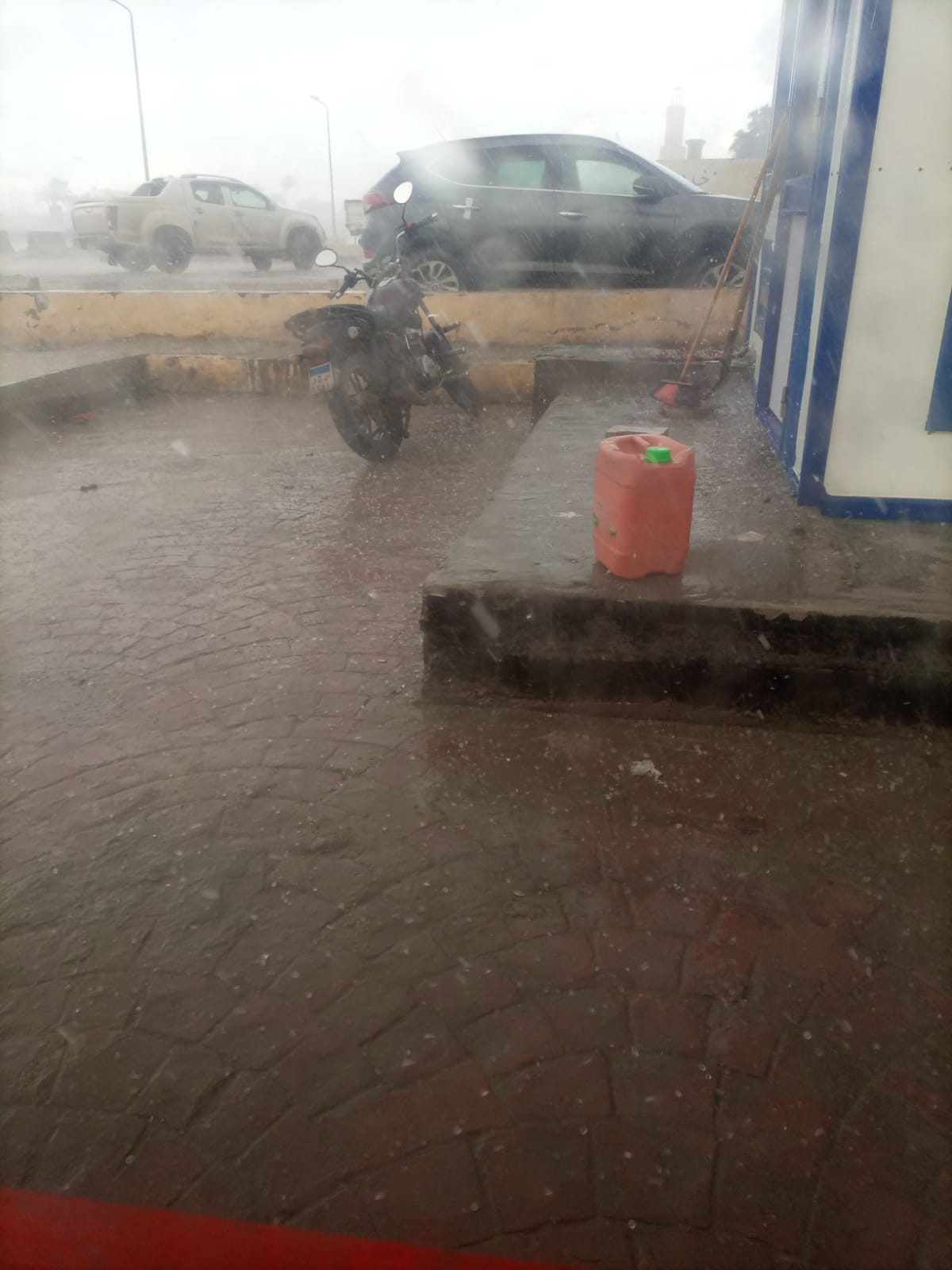 هطول أمطار ثلجية فى العامرية بالإسكندرية 