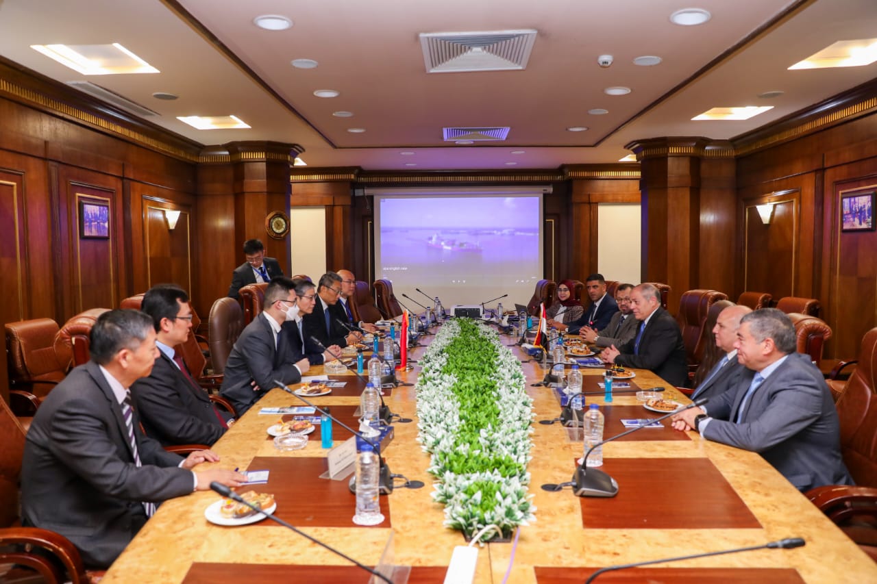 وفد صينى يزور ميناء الإسكندرية 