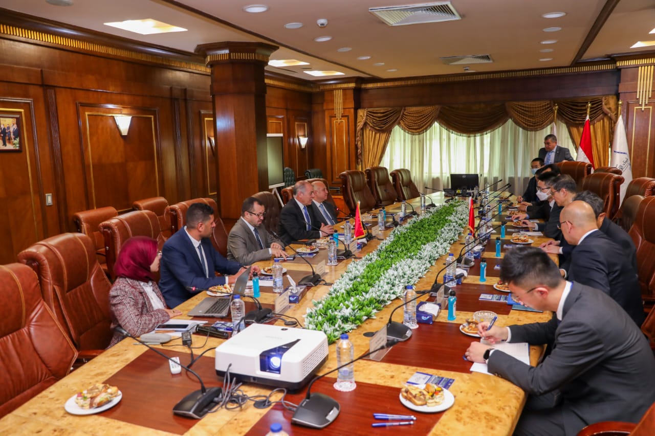 وفد صينى يزور ميناء الإسكندرية 