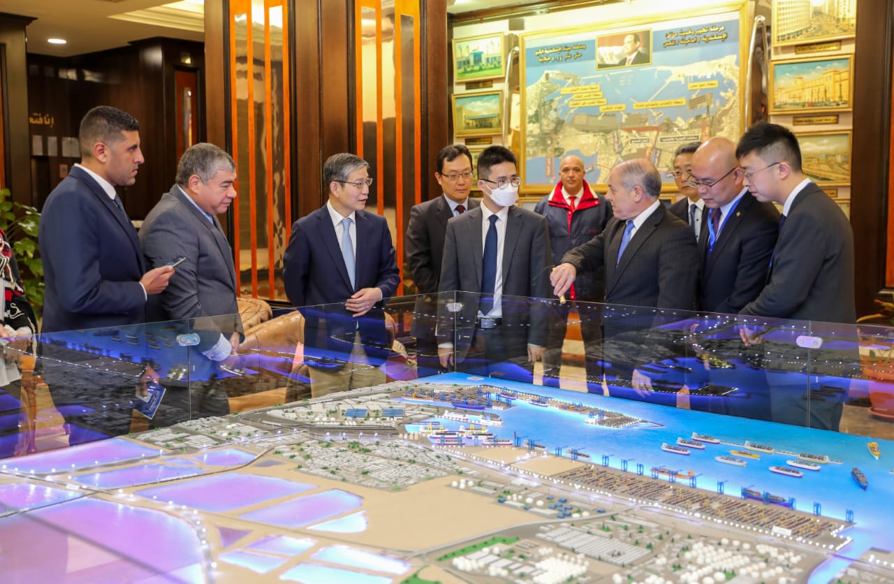 وفد صينى يزور ميناء الإسكندرية 