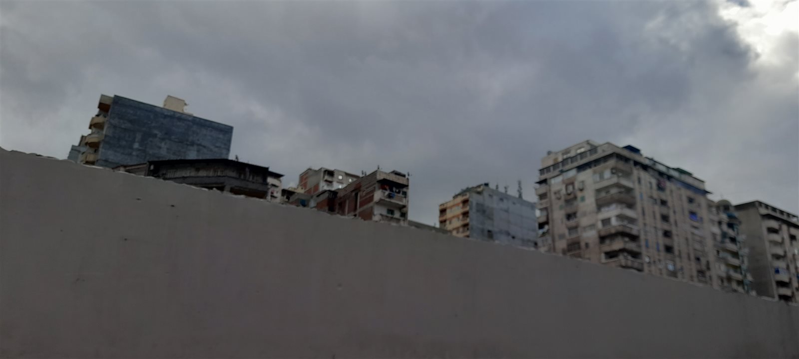 سحب منخفضة تغطي سماء الإسكندرية 