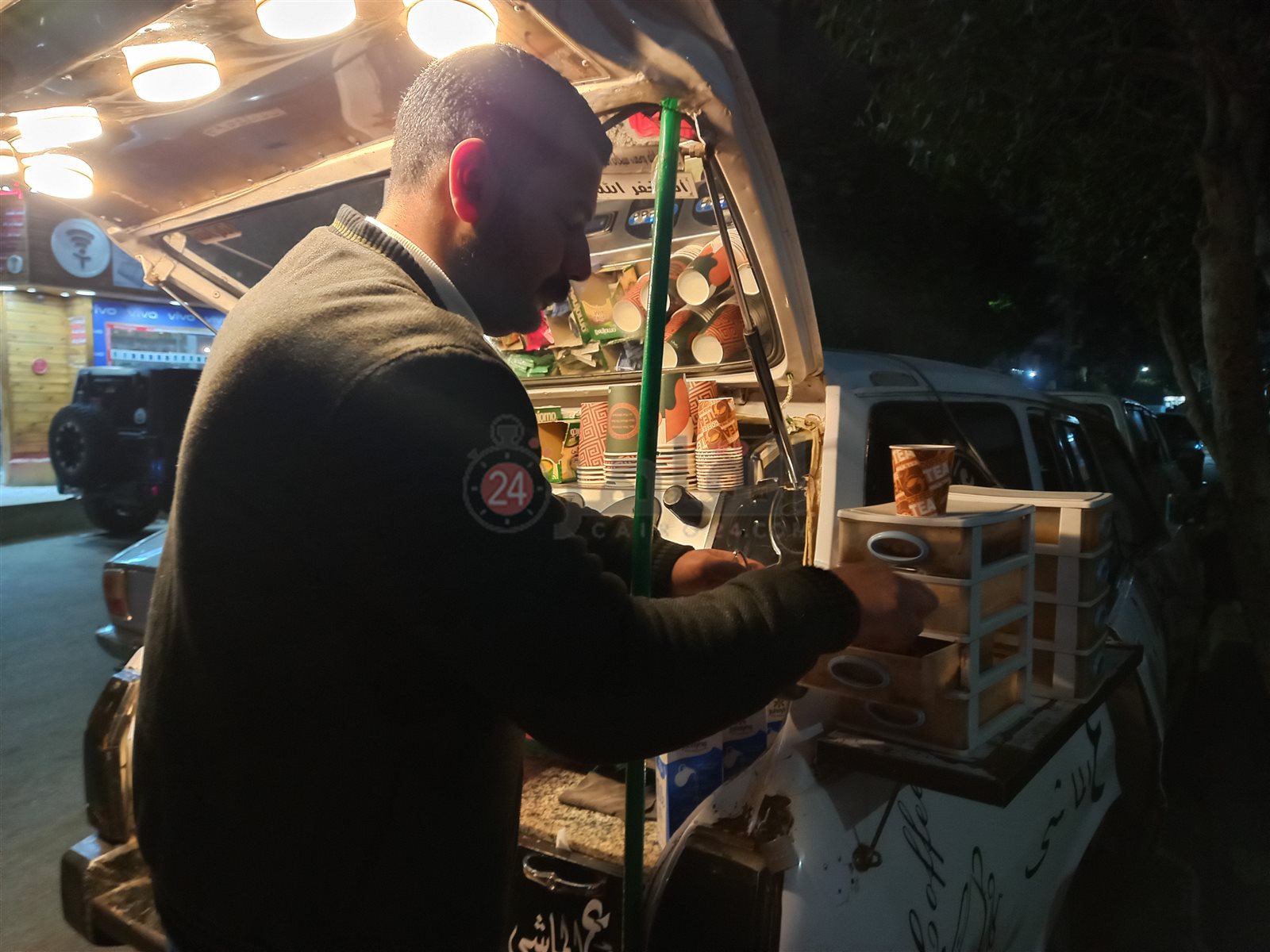 عبدالرحمن فوزي صاحب كافية متنقل بأسيوط