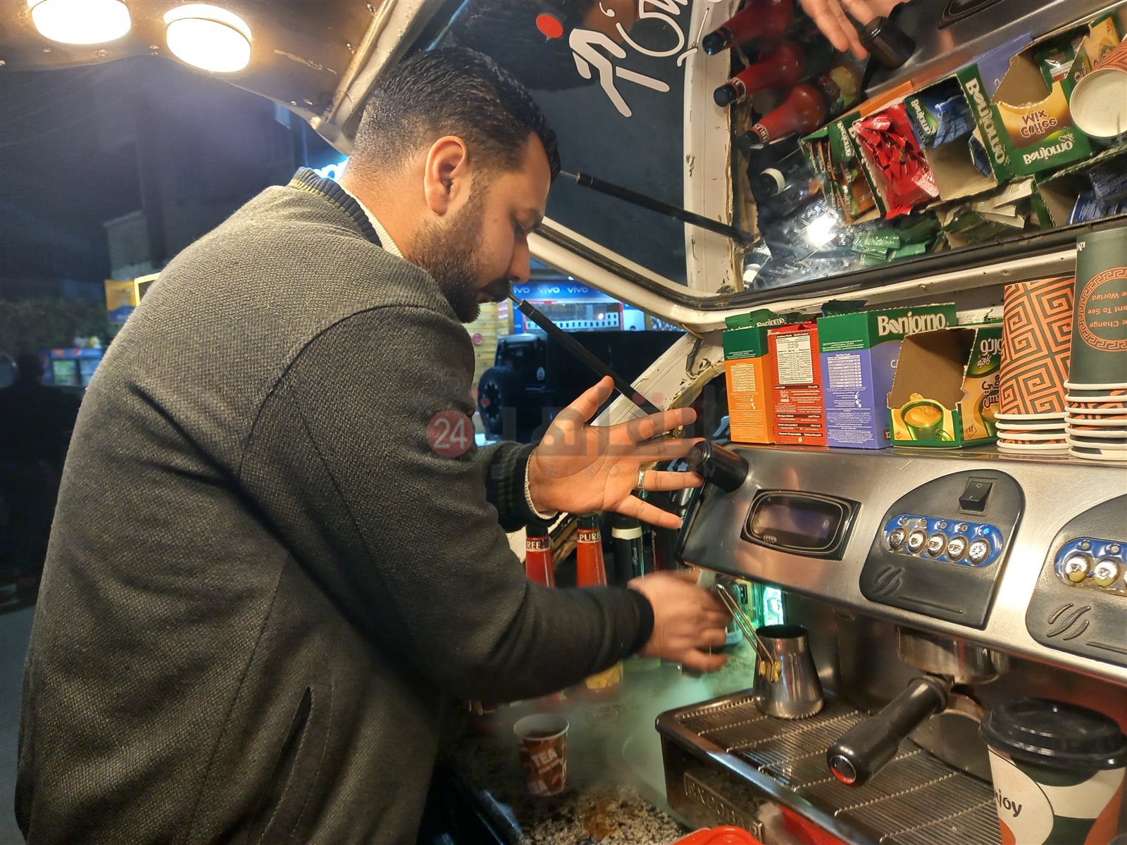 عبدالرحمن فوزي صاحب كافية متنقل بأسيوط