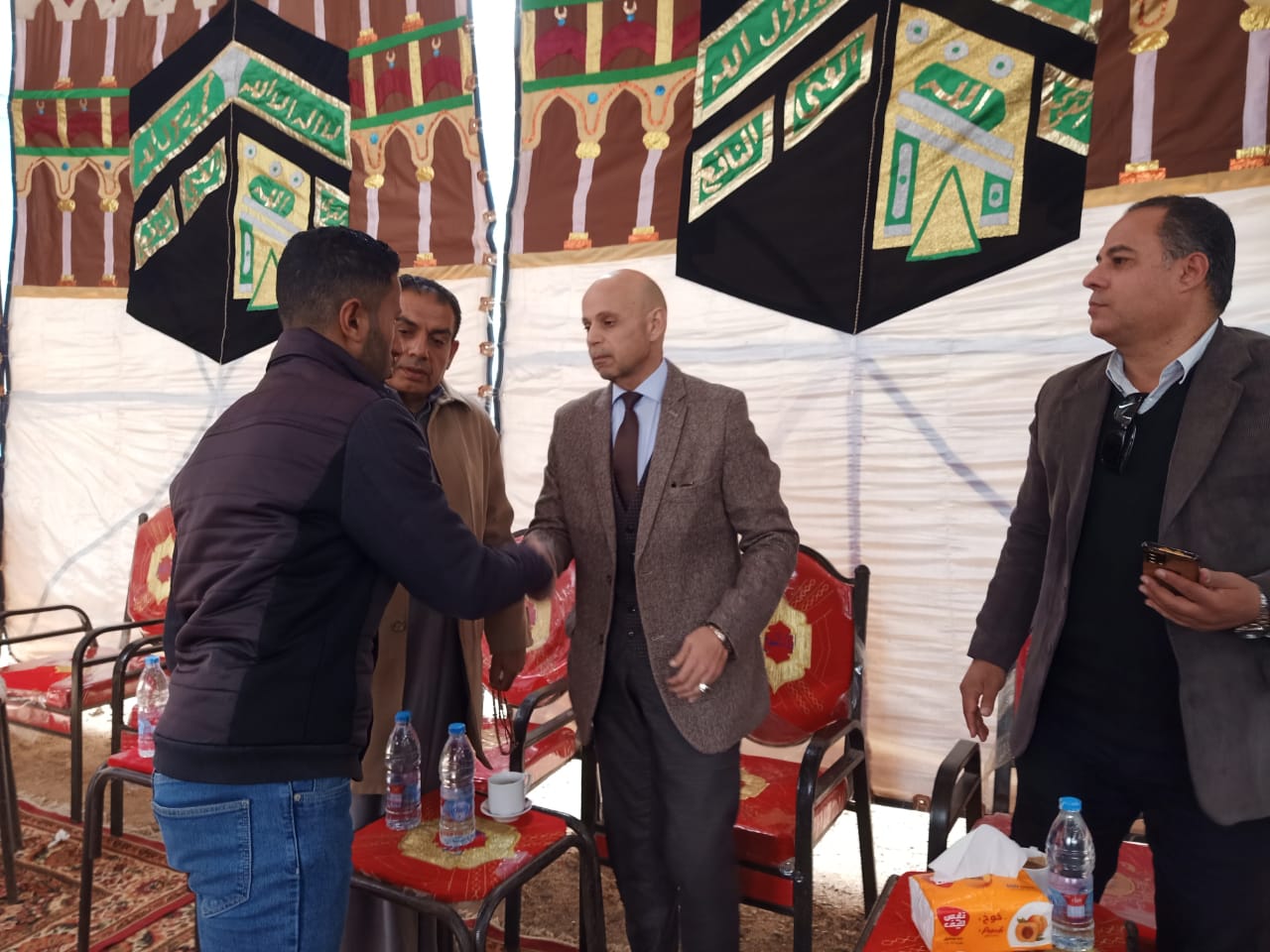 وكيل وزارة الصحة يُقدم العزاء لأسرة المتوفاة 02