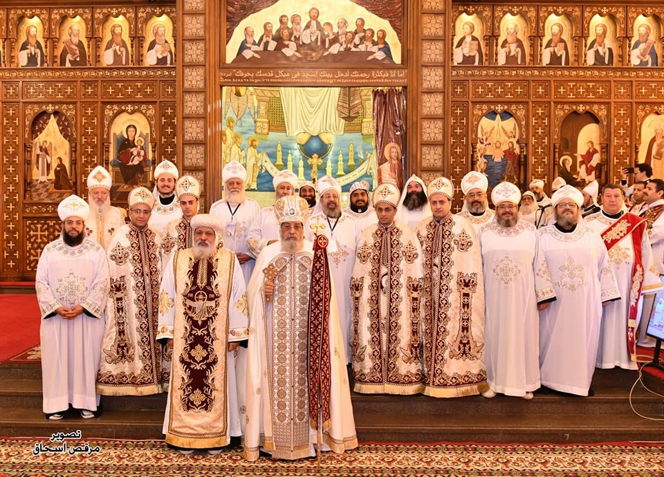 سيامة ١٧ كاهنًا 