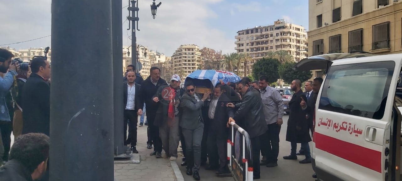 صلاة الجنازة بعمر مكرم على مرسي عطا الله