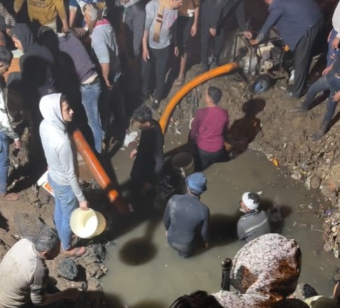 محاولات انتشال الطفل عماد3