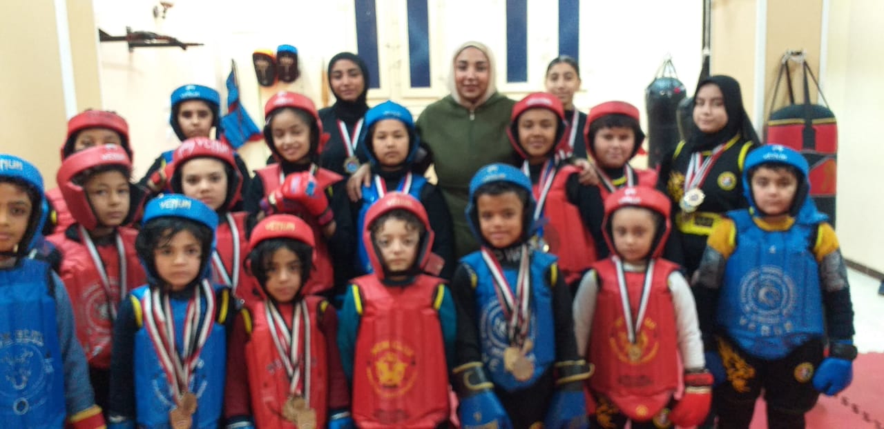 الفتاة السوهاجية مدربة الكونغ فو مع المتدربين