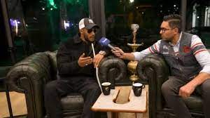 محمد رمضان يشرب الشيشة خلال مقابلة.. فيديو صادم!
