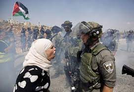 تقرير دولي يفضح جرائم الحرب الإسرائيلية بحق الفلسطينيين | نون بوست