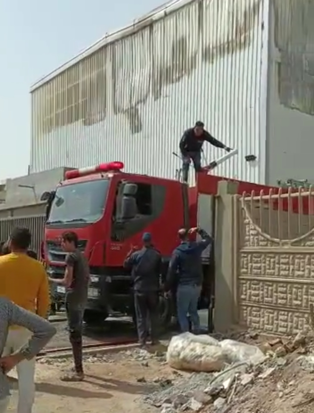 حريق مصنع العاشر 1