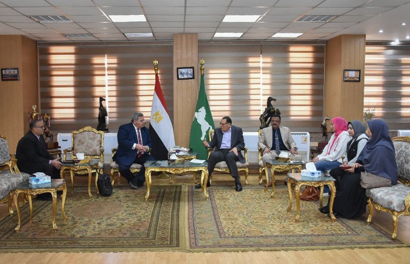 محافظ الشرقية يلتقي وفد مركز المعلومات ودعم اتخاذ القرار 1