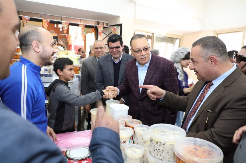 محافظ الشرقية يفتتح معرض السلع الاستهلاكية 07