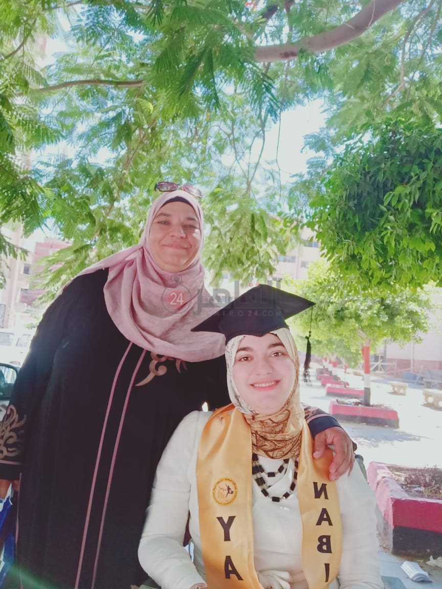 الأم المثالية وبنتها يارا