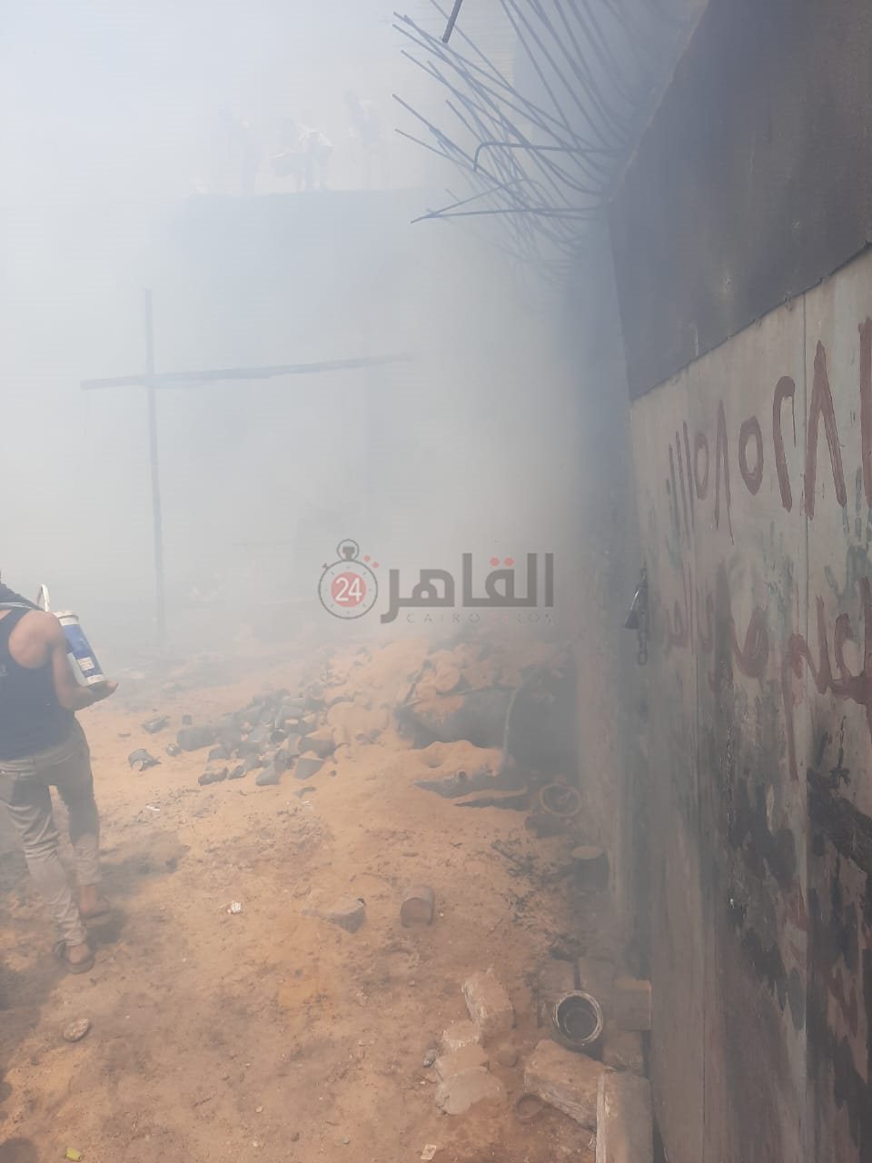 حريق مخزن خردة بالصف