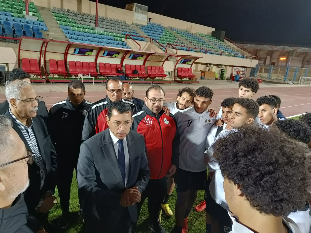 زيارة وزير الرياضة لمران المنتخب الأولمبي (10)