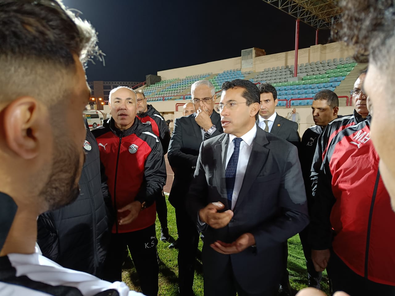 زيارة وزير الرياضة لمران المنتخب الأولمبي (11)