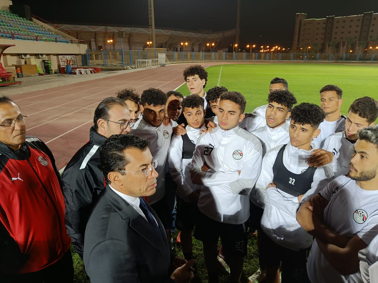 زيارة وزير الرياضة لمران المنتخب الأولمبي (15)