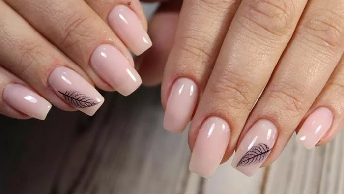 كيفية إزالة الأظافر التركيب في المنزل