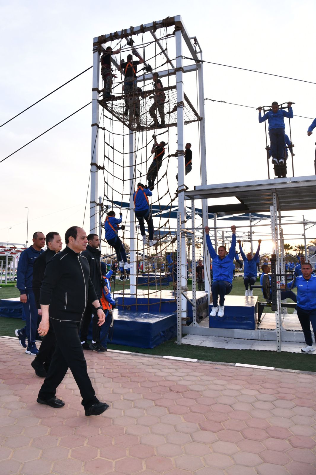 الرئيس السيسي في جولة تفقدية لأكاديمية الشرطة فجرًا (2)