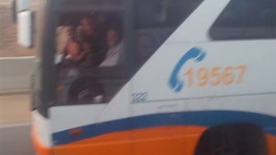 كارثة جديدة لـ”جوباص”.. أتوبيس الشركة يسير على 3 عجلات (صور وفيديو)