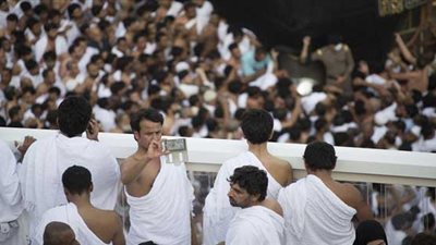 “الإفتاء” ترد على حكم التقاط “السيلفى” فى الحج.. جائز بشرط