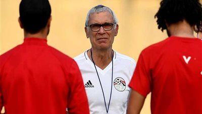 “كوبر” يطالب الداخلية بزيادة أعداد الجماهير في مباراة الكونغو